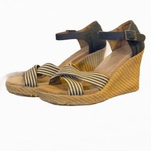 TOMS BLUE/TAN STRIPED ESPADRILLE WEDGE SANDAL SZ 9